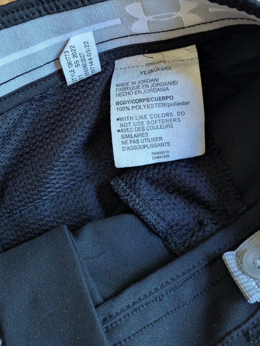 Under Armour Golf Shorts, Boys Large Flat-Front Performance Quick Dry Adjustable - Picture 5 of 6